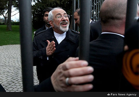 اخبار,پیاده روی ظریف و تیم مذاکره کننده در هشتمین روز مذاکرات ایران و ۱+۵,اخبار جدید