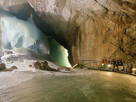 غار یخی,غار آیزرایسنولت,بزرگترین غار یخی جهان