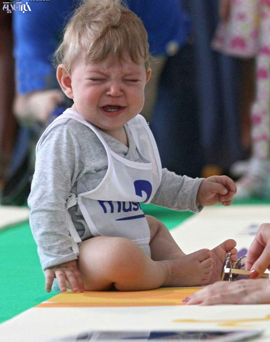 خبرآنلاین: در فستیوال مادران و کودکان در مسکو، مسابقه دویی بین کوچولوها صورت گرفت که در نوع خود بسیار هیجان انگیز و شادی بخش بود.(نه برای کودکان که اغلب با گریه مسابقه را خاتمه دادند)  گوشه ای از این تصاویر که توسط آرتیم گئوداکیان عکاسی شده را با هم می بینیم.