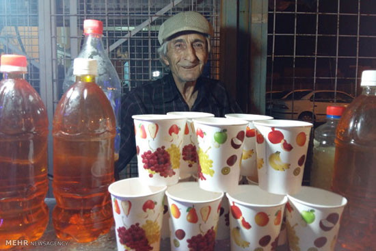 پیرمرد تهرانی بهترین چایی دنیا را درست می‌کند