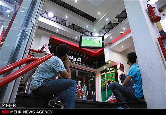 تماشای فوتبال ایران و بوسنی در سطح شهر