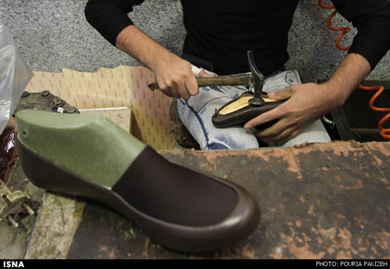 کارگاه تولید کفش در همدان