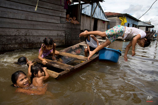 ونیز آمازون، شهری که نصف سال در آب فرو می‌رود