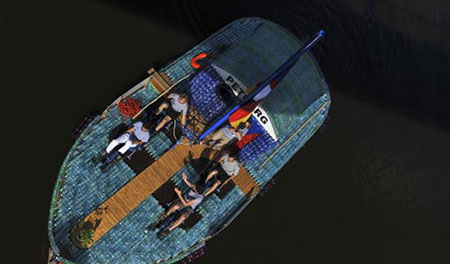 عکسهای جالب,قایق ساخته شده با قوطی پلاستیکی, تصاویر دیدنی