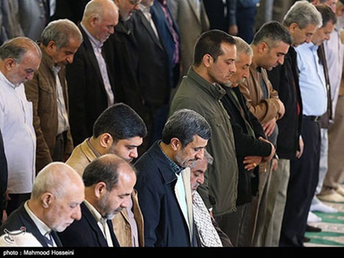 احمدی نژاد در آخرین نماز جمعه سال 94