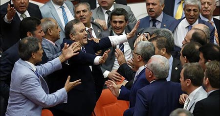 اخبار,اخبار بین الملل , درگیری نمایندگان در مجلس ملی ترکیه