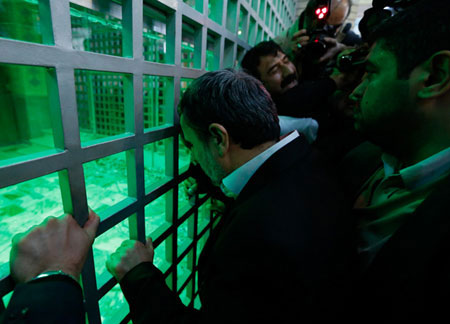 احمدی‌نژاد در حرم امام(ره) + تصاویر