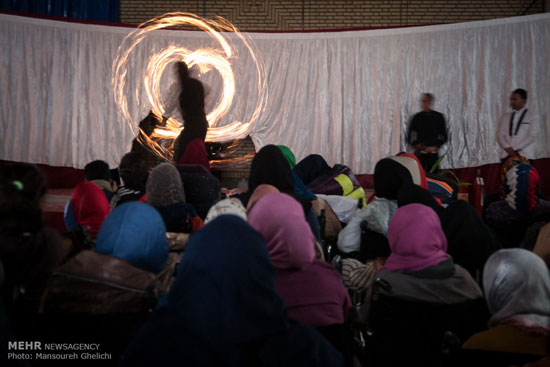 عکس: اجرای سیرک بدون حیوانات در آسایشگاه خیریه کهریزک