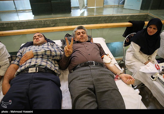 اهدای خون توسط نمایندگان مجلس برای مردم یمن