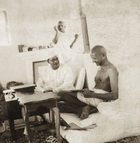 تصاویر کمیابی از ۱۰ سال آخر عمر گاندی