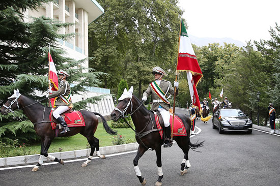 تصاویر استقبال از رئیس‌جمهور اتریش درسعدآباد