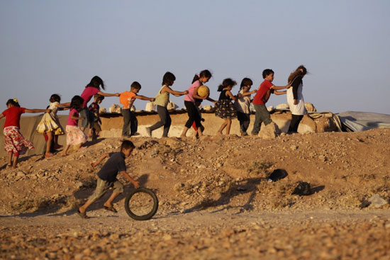 بازی‌های کودکان در مناطق جنگی
