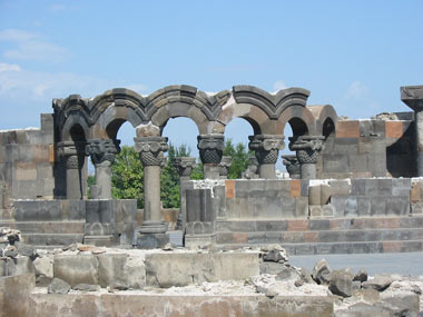 کلیسای جامع زوارتنوتس در ارمنستان,عکس های کلیسای جامع زوارتنوتس,کلیسای جامع زوارتنوتس