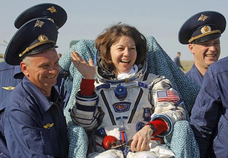  فرود موفقیت آمیز فضانورد امریکایی 