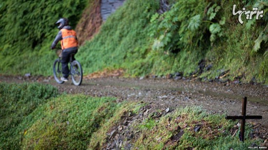 عکس: دوچرخه‌سواری در 'جاده مرگ' بولیوی