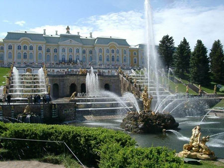 مکانهای تاریخی روسیه, باغ پترهوف, کاخ پترهوف در روسیه