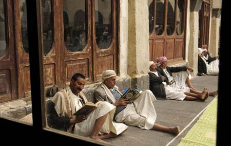 قرآن خوانی در ماه رمضان در مسجدی در شهر صنعا یمن