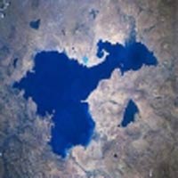 تفاوت دریاچه نگون بخت ارومیه با دریاچه ای در 200 کیلومتر آنطرفتر!
