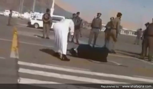 عربستان یک زن را در ملاء عام گردن زد +عکس