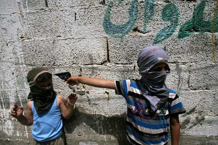 بازی پسر بچه های فلسطینی (غزه)
