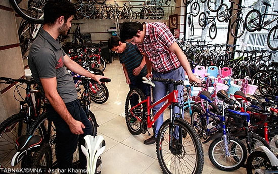 دوچرخه بازی در کوچه پس کوچه های فراغت
