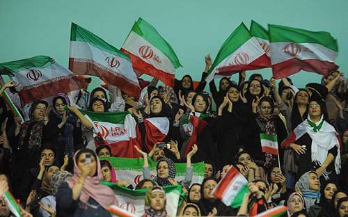 درهای ورزشگاه روی زنان ایرانی باز می شود؟