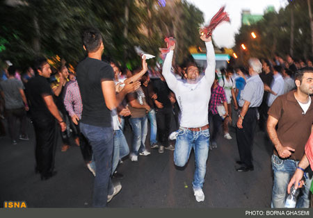 صعود ایران به جام جهانی,شادی مردم پس از راهیابی تیم ملی کشورمان به جام جهانی 