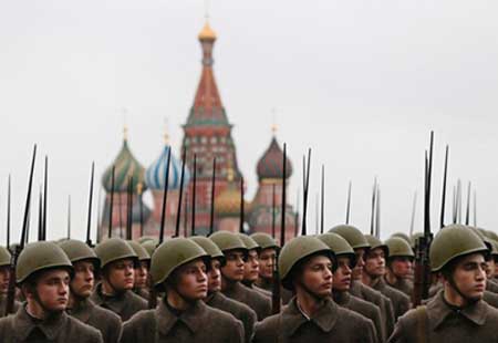 رژه ارتش روسیه در میدان سرخ مسکو بمناسبت روز اتحاد ملی روسیه 