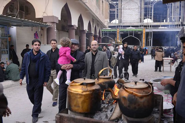 عکس: خانواده قالیباف در خیابان های نجف