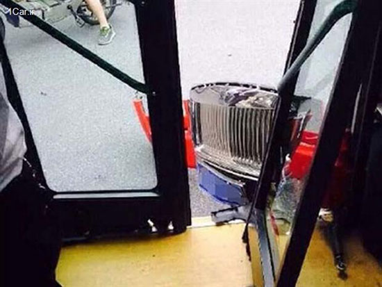 عکس: خواننده گانگام استایل تصادف کرد!