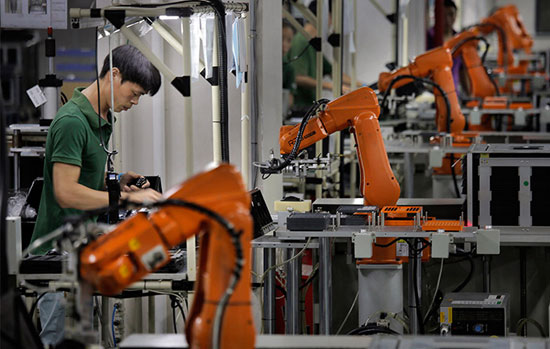 ربات‌ها جای کارگران ارزان چینی را می‌گیرند؟