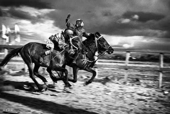 مسابقه اسب دوانی اجباری برای کودکان