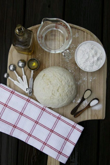 روش آماده کردن خمیر پیتزای خانگی