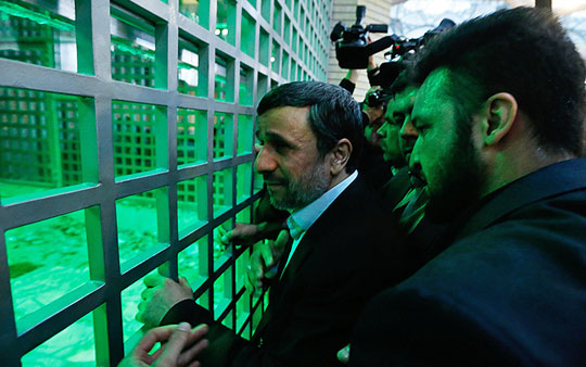 احمدی نژاد: هنوز گوجه های نارمک هم قرمزترند هم ارزان تر