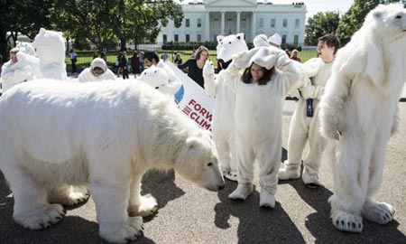  تجمع هواداران محیط زیست در مقابل کاخ سفید