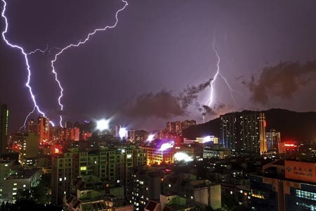    عکسی از رعد و برق در شهر “زوهای” در حومه استان گواندونگ ، چین