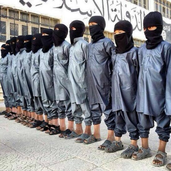 (تصویر) کودکان در صف عملیات انتحاری داعش!