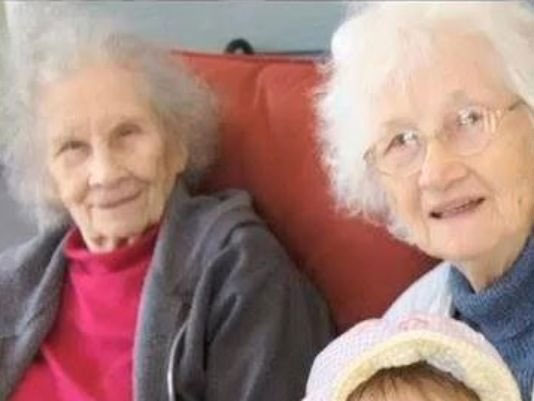 دوقلوهای ۹۰ ساله که باهم مُردند!
