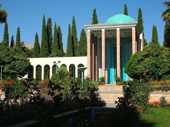سعد‌ی، شیرازه‌بند‌ مکتب اد‌بی شیراز بود‌