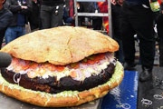 بزرگترین همبرگر جهان