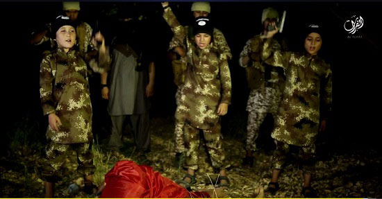 جنایت کودکان داعشی در نهایت خونسردی + عکس