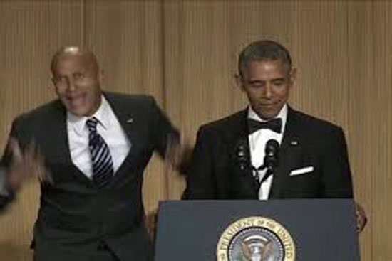 اجرای نمایش کمدی در هنگام سخنرانی اوباما (+عکس)