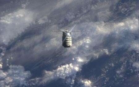 محموله فضایی cygnus در حال رسیدن به ایستگاه فضایی بین المللی