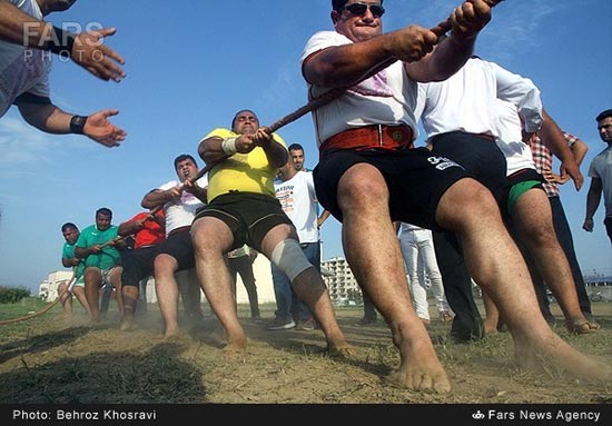 مسابقه طناب کشی قویترین مردان مازندران