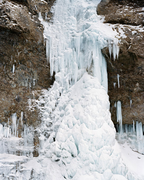زیباترین غارها و آبشارهای یخی روی زمین