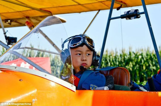 تصاویری از خلبان 5 ساله چینی
