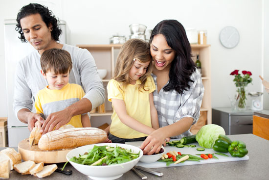 نکات و ترفندهایی برای آموزش آشپزی به کودکان