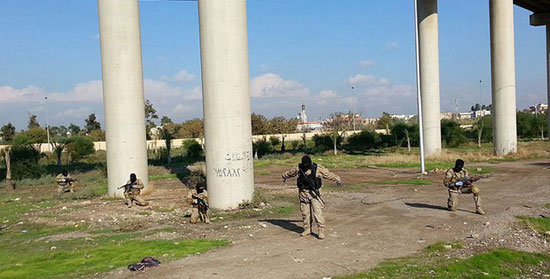 عکس: تمرینات نظامی داعش در وسط شهر