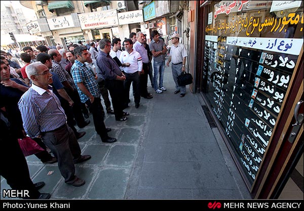 عکس: بازار خرید و فروش ارز و سکه