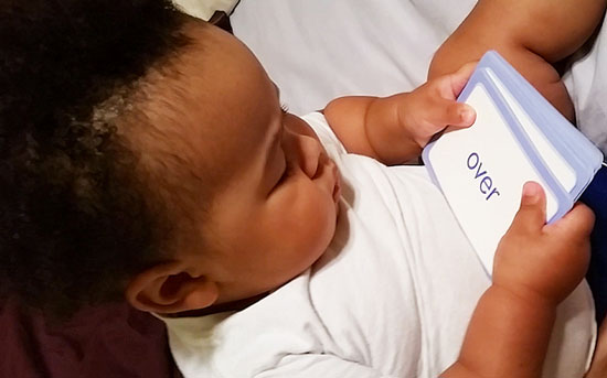 کودک ۱۹ ماهه ای که می‌تواند بخواند